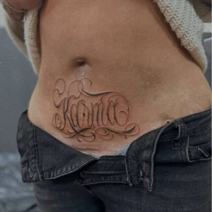 Bauch Tattoo