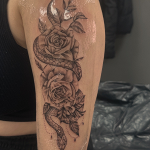 Rise und schlange tattoo 